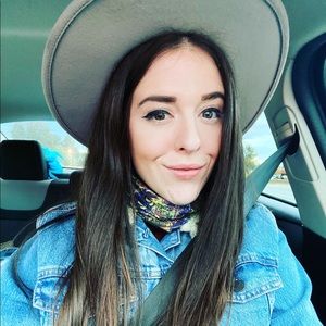 Meet your Posher, Lacey